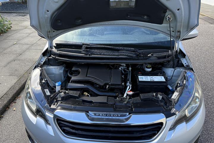 Grå Peugeot 108 fra 2016