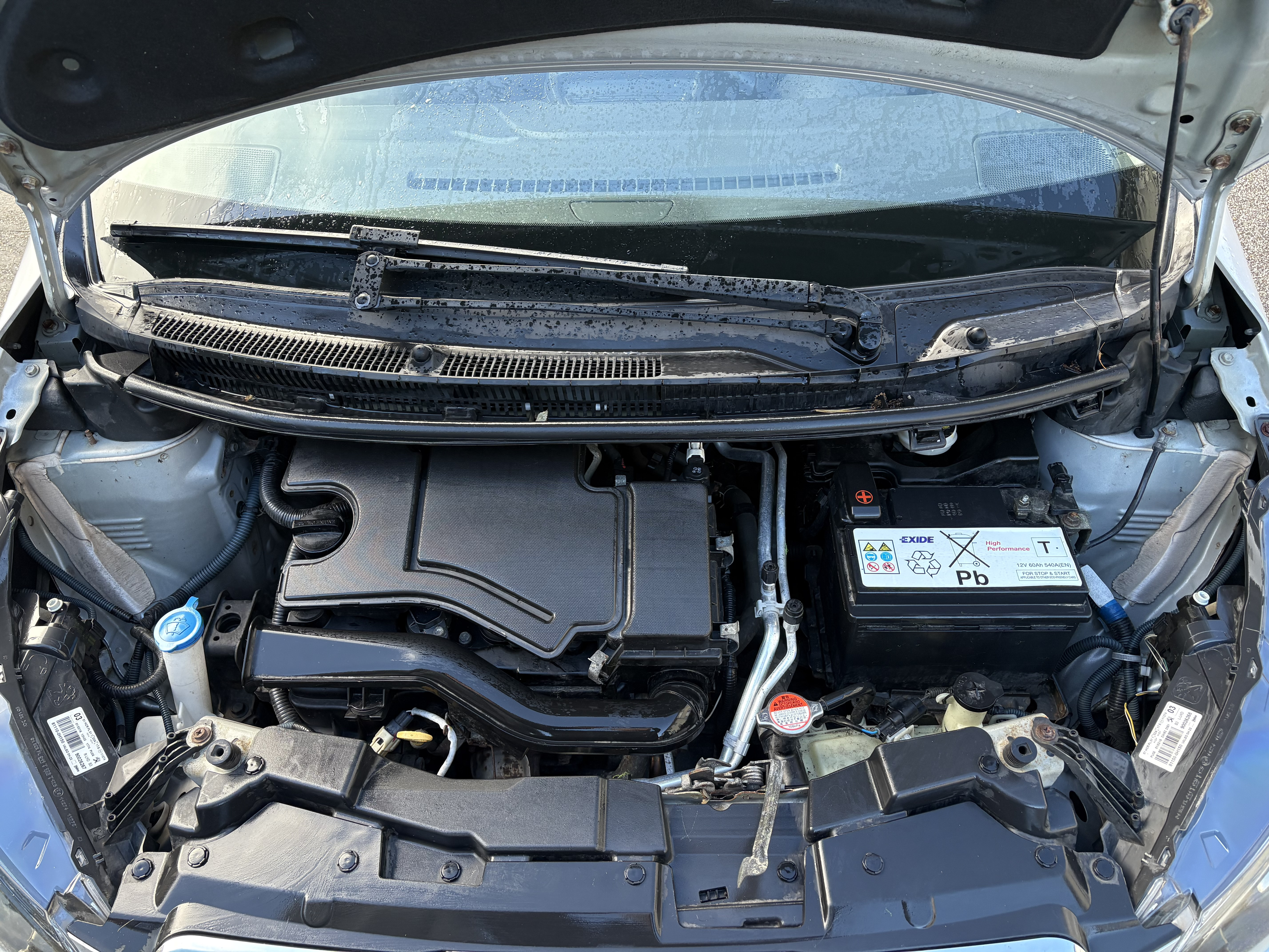 Grå Peugeot 108 fra 2016