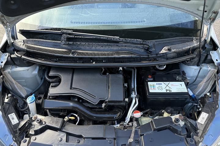 Grå Peugeot 108 fra 2016