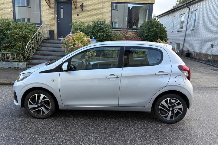 Grå Peugeot 108 fra 2016