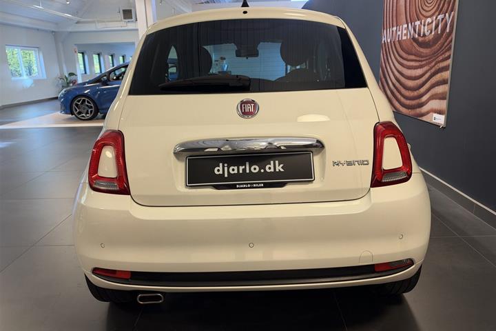 Hvid Fiat 500 fra 2023