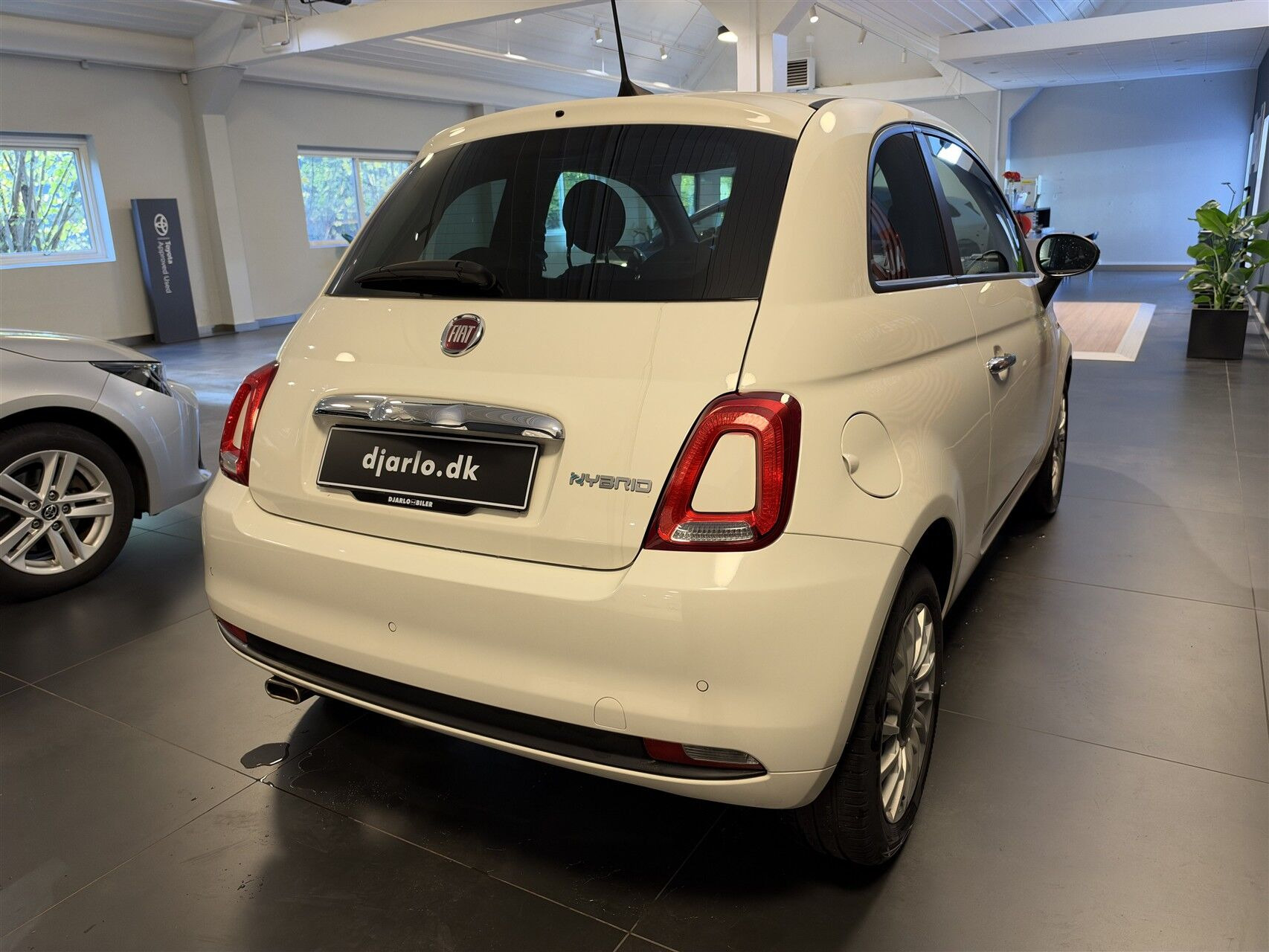 Hvid Fiat 500 fra 2023