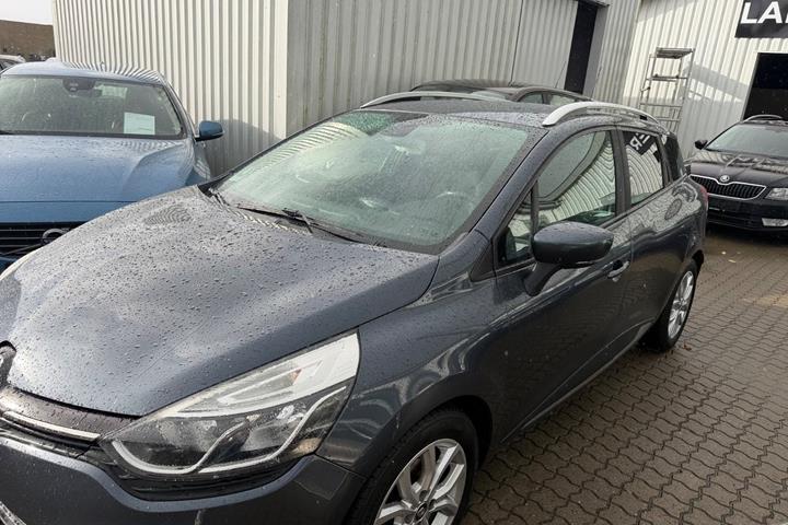 Grå Renault Clio IV fra 2016