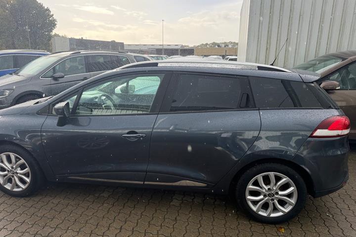 Grå Renault Clio IV fra 2016