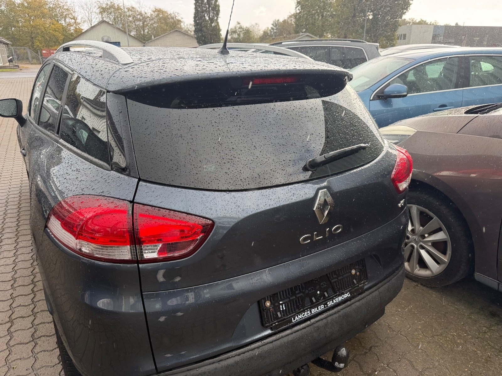 Grå Renault Clio IV fra 2016