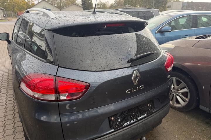 Grå Renault Clio IV fra 2016