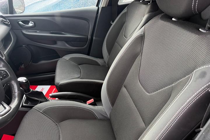 Grå Renault Clio IV fra 2016