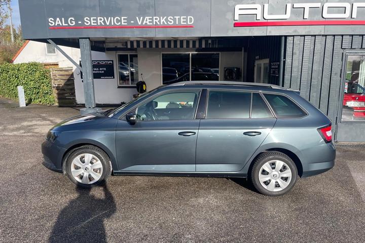 Grå Skoda Fabia fra 2018