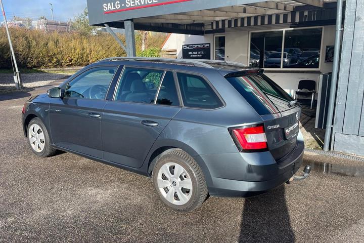 Grå Skoda Fabia fra 2018