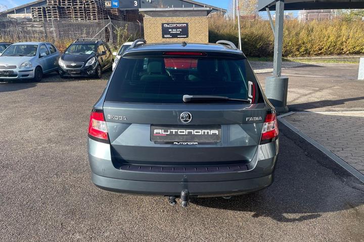 Grå Skoda Fabia fra 2018