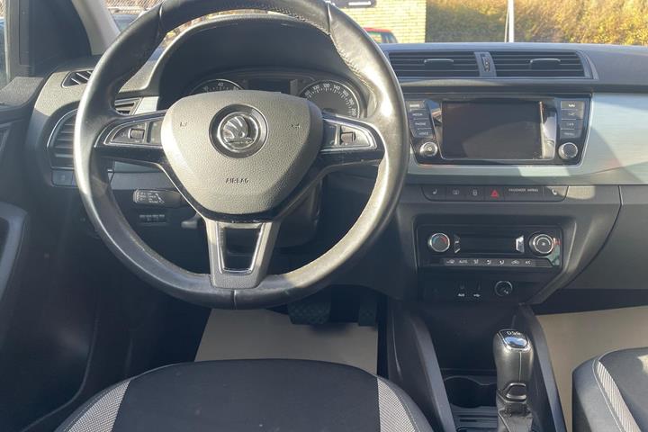 Grå Skoda Fabia fra 2018
