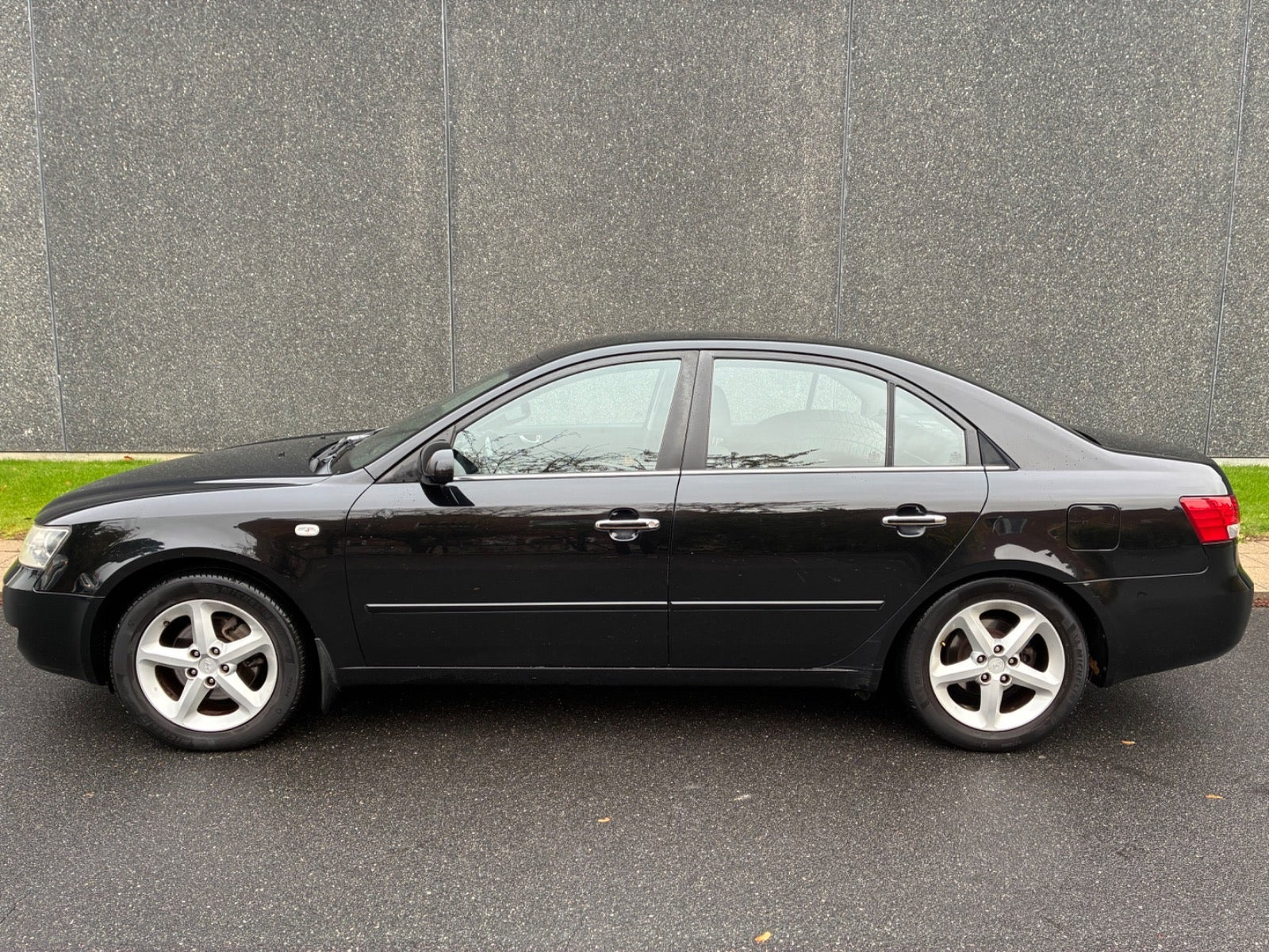 Sort Hyundai Sonata fra 2008