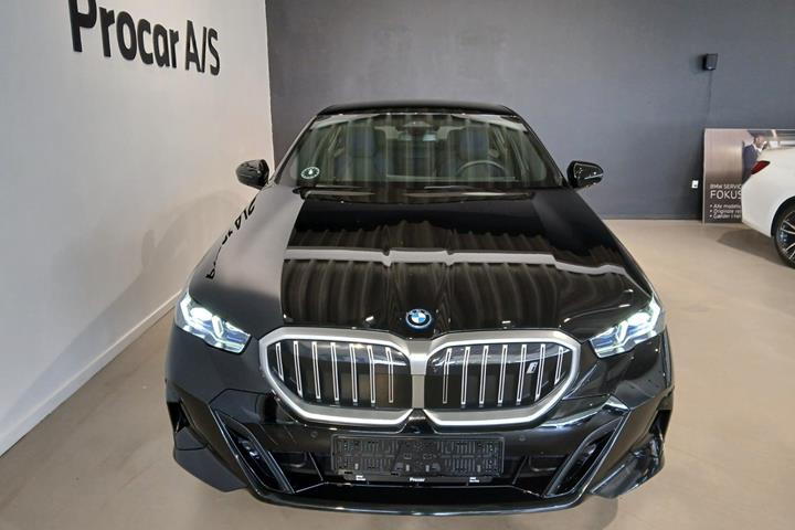 Sort BMW i5 fra 2025
