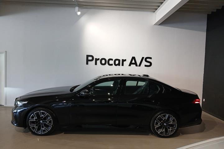 Sort BMW i5 fra 2025