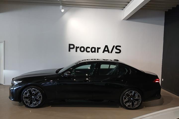 Sort BMW i5 fra 2025
