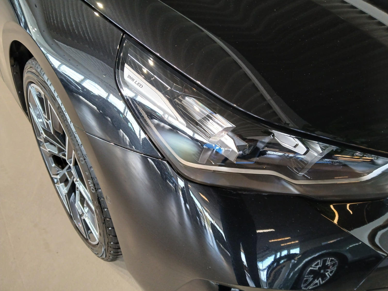 Sort BMW i5 fra 2025