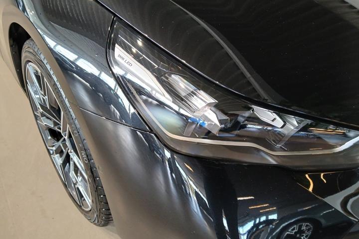 Sort BMW i5 fra 2025