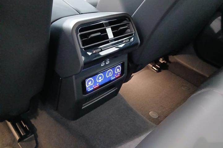 Sort BMW i5 fra 2025
