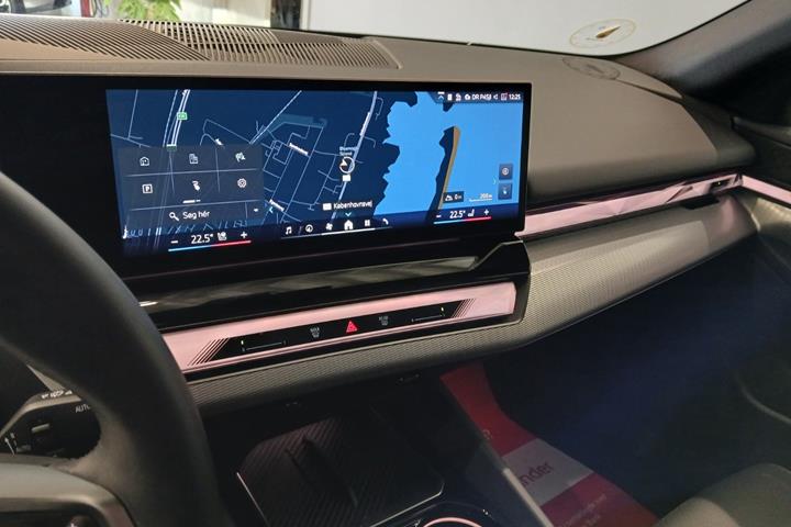 Sort BMW i5 fra 2025