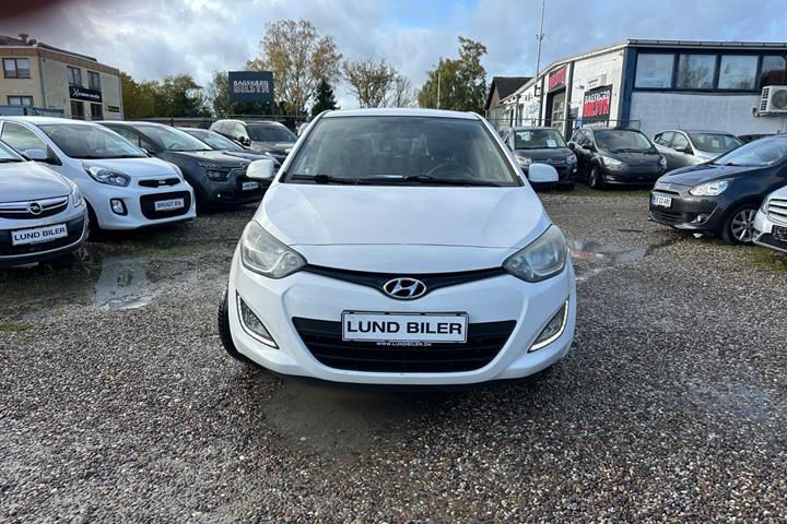 Hvid Hyundai i20 fra 2013