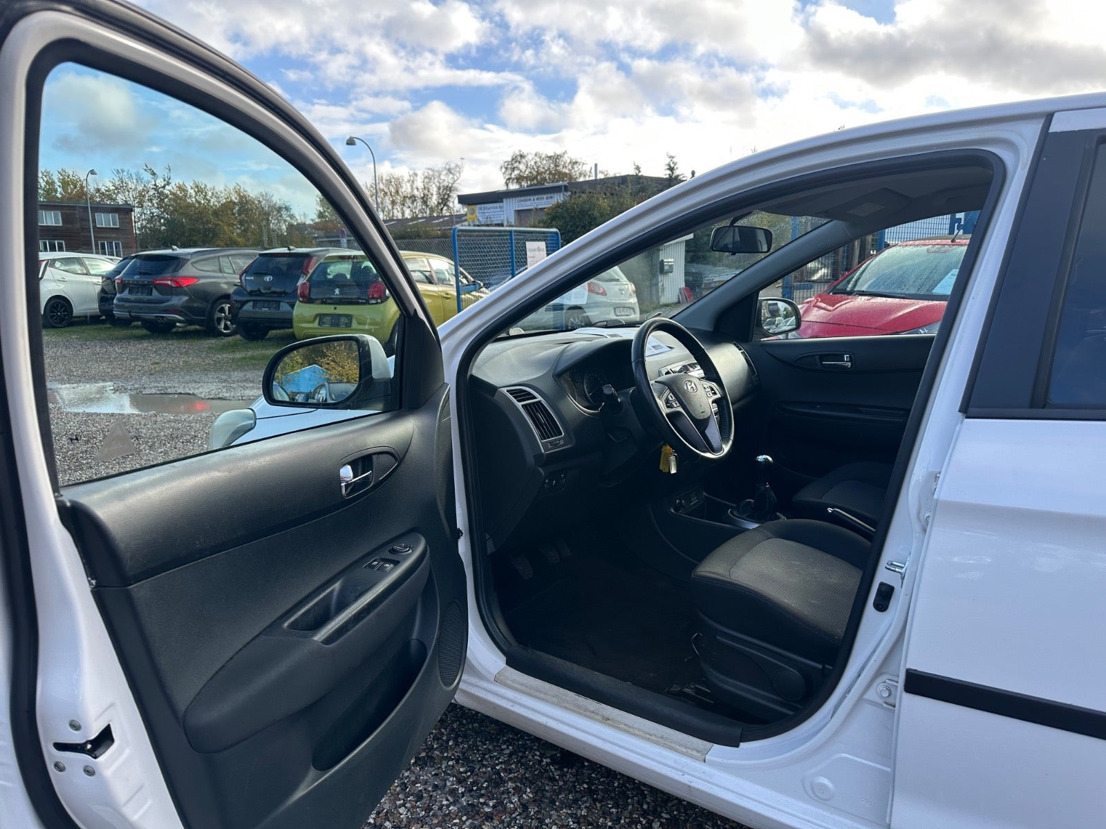 Hvid Hyundai i20 fra 2013