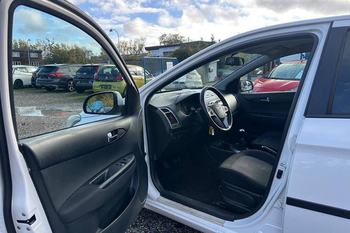 Hvid Hyundai i20 fra 2013
