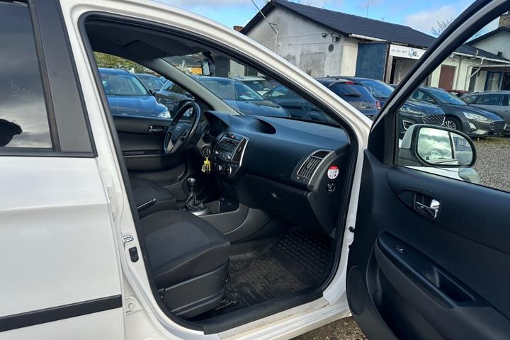 Hvid Hyundai i20 fra 2013
