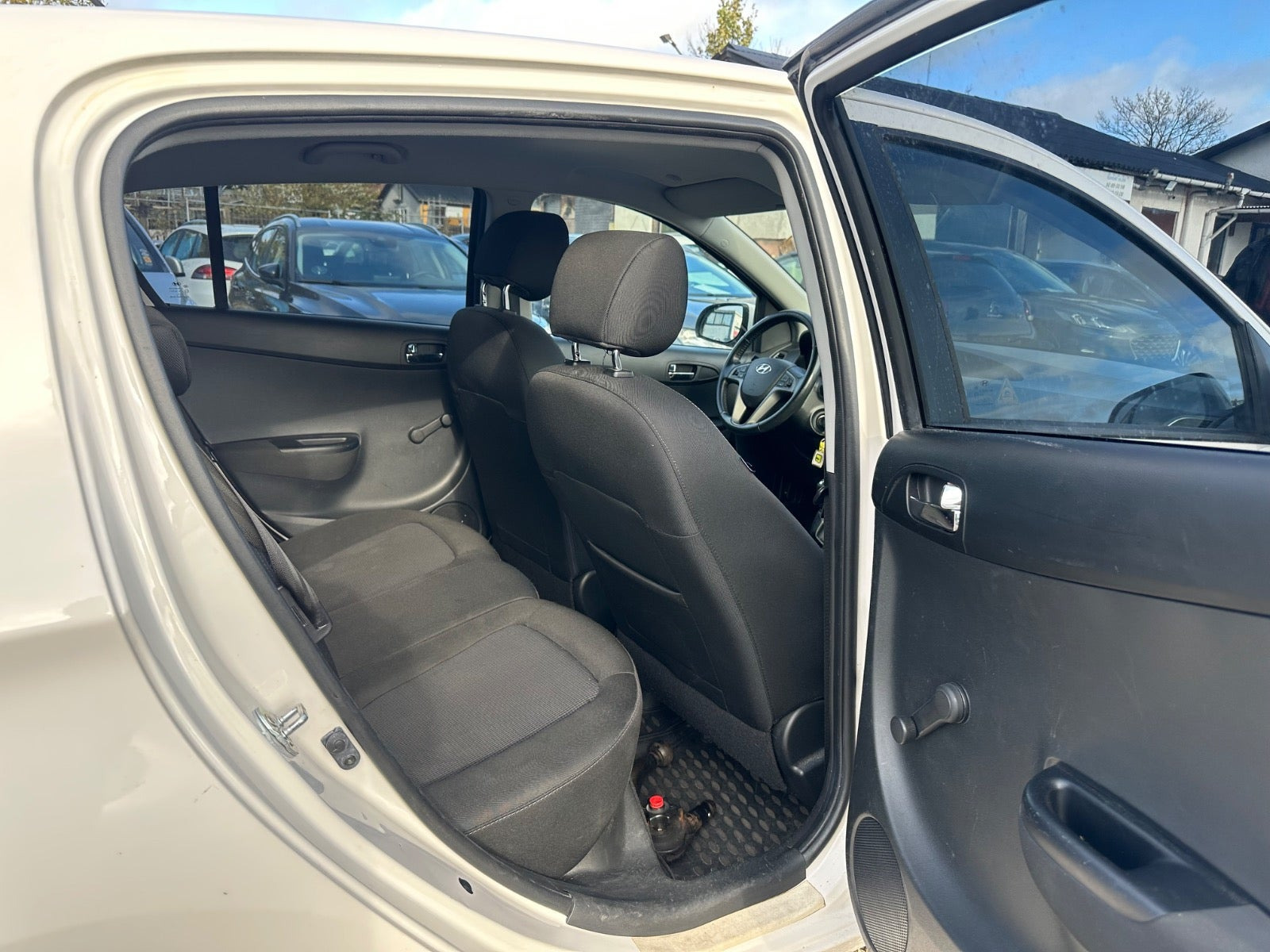Hvid Hyundai i20 fra 2013