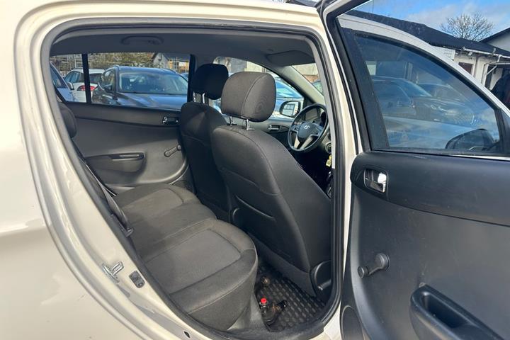 Hvid Hyundai i20 fra 2013