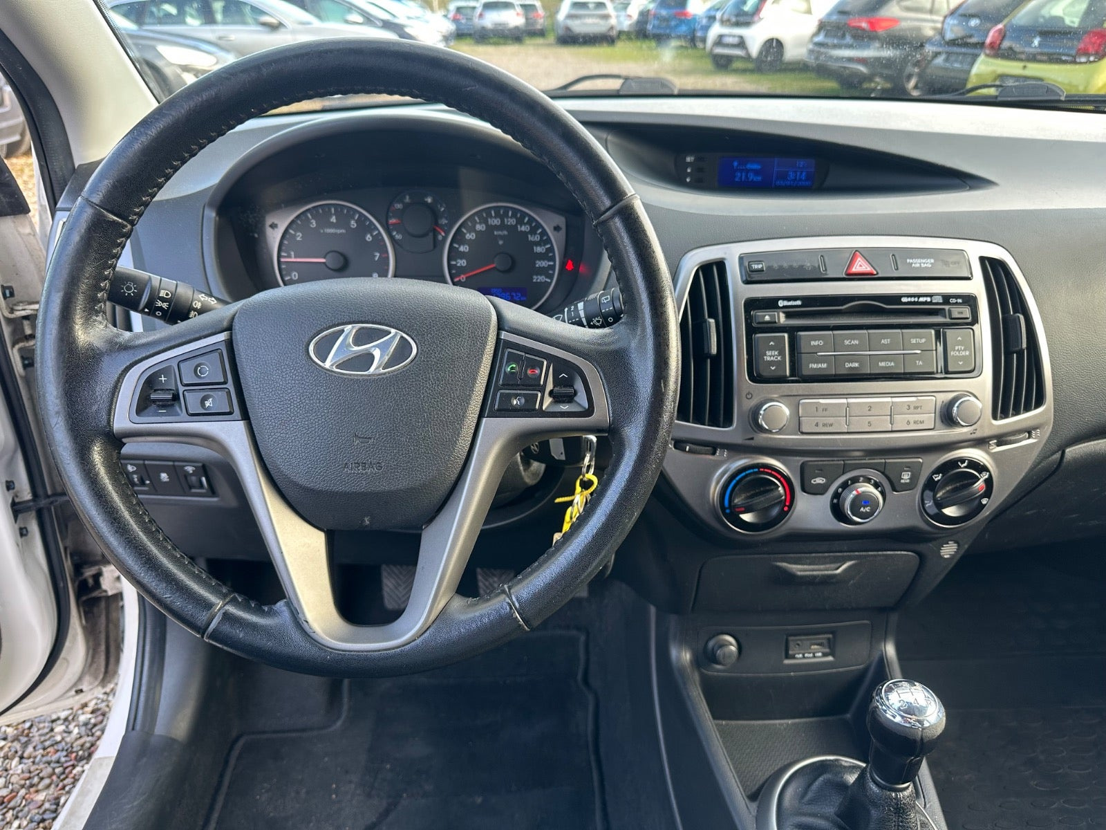 Hvid Hyundai i20 fra 2013