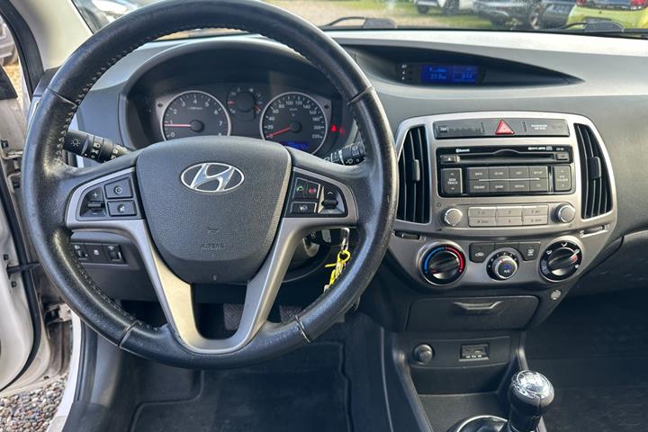 Hvid Hyundai i20 fra 2013