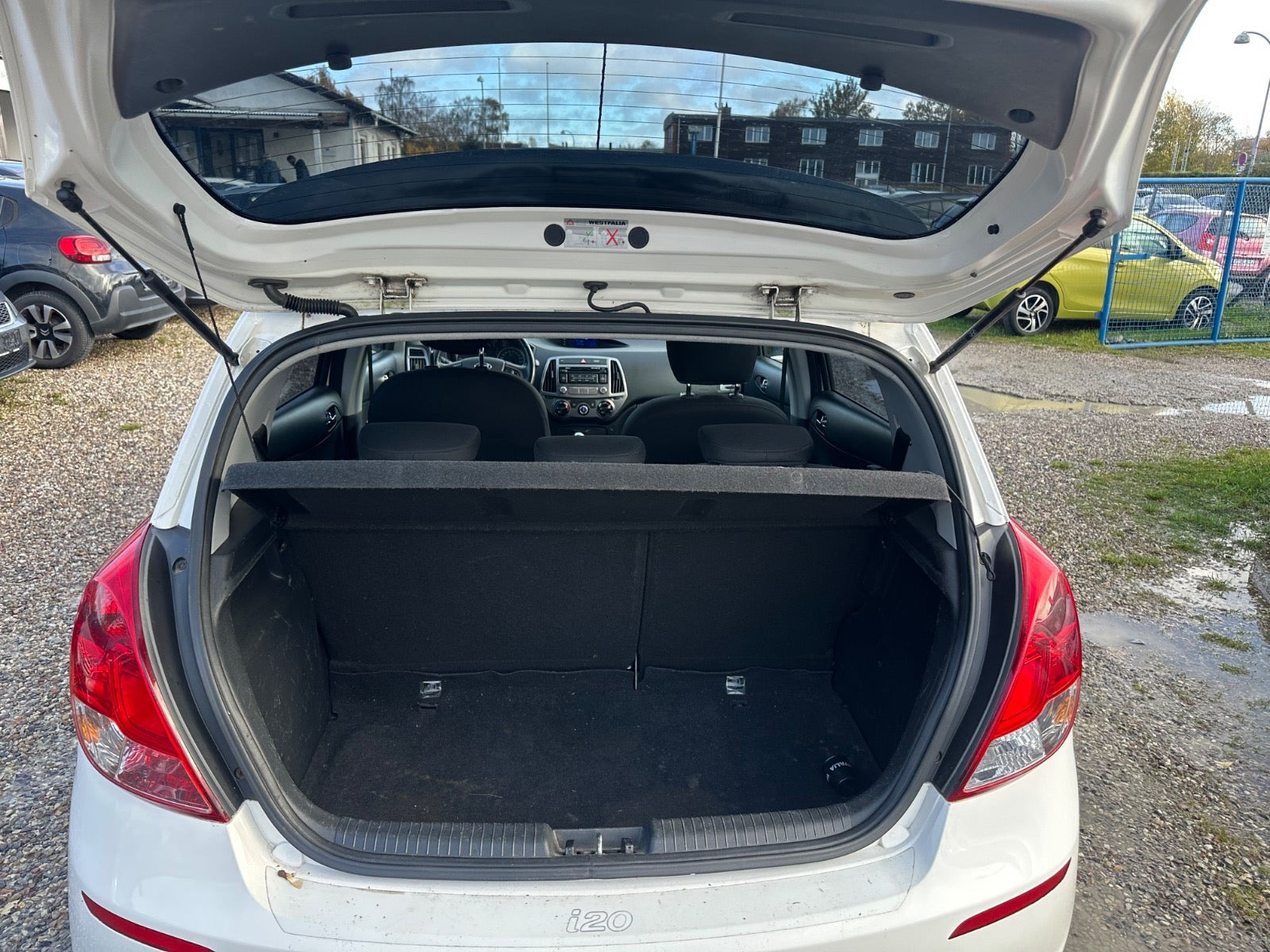 Hvid Hyundai i20 fra 2013