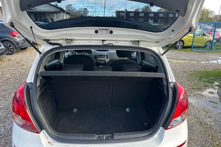 Hvid Hyundai i20 fra 2013