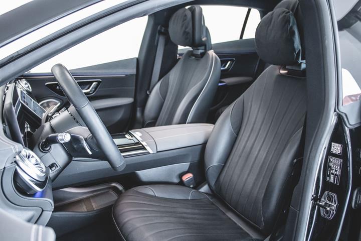 Sort Mercedes EQS450+ fra 2022