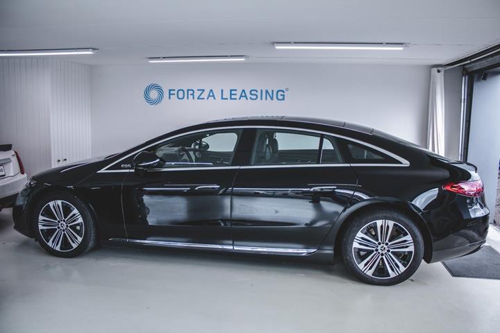 Sort Mercedes EQS450+ fra 2022