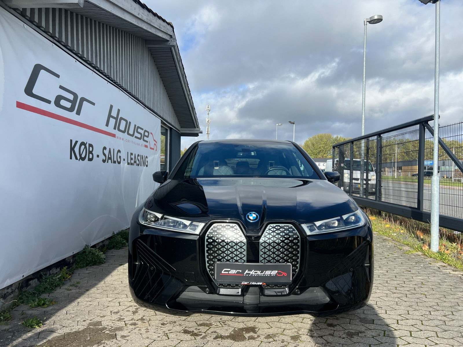 Sort BMW iX fra 2023