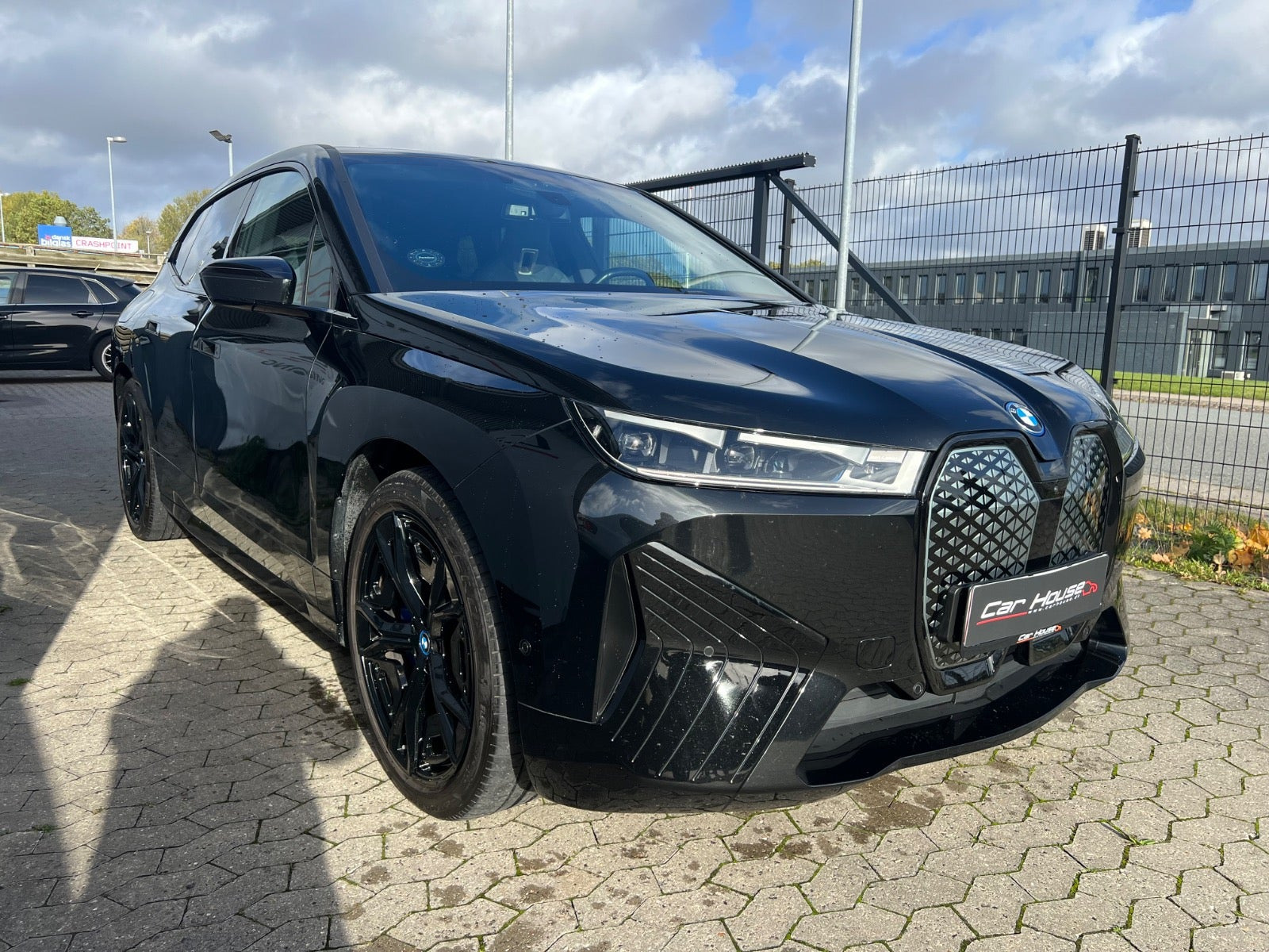 Sort BMW iX fra 2023