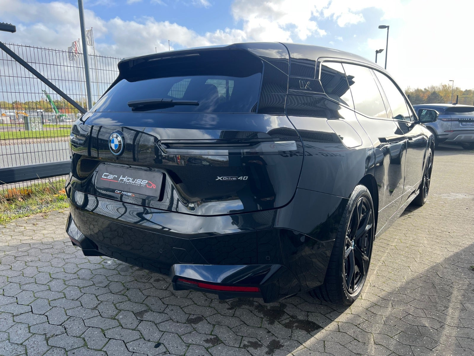 Sort BMW iX fra 2023