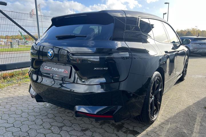 Sort BMW iX fra 2023