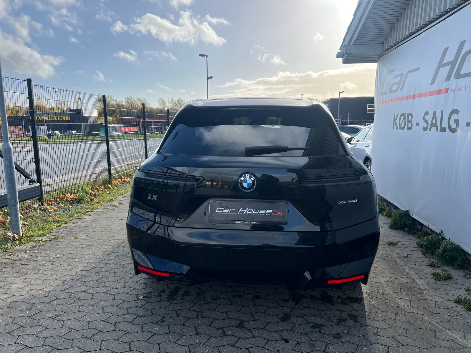 Sort BMW iX fra 2023