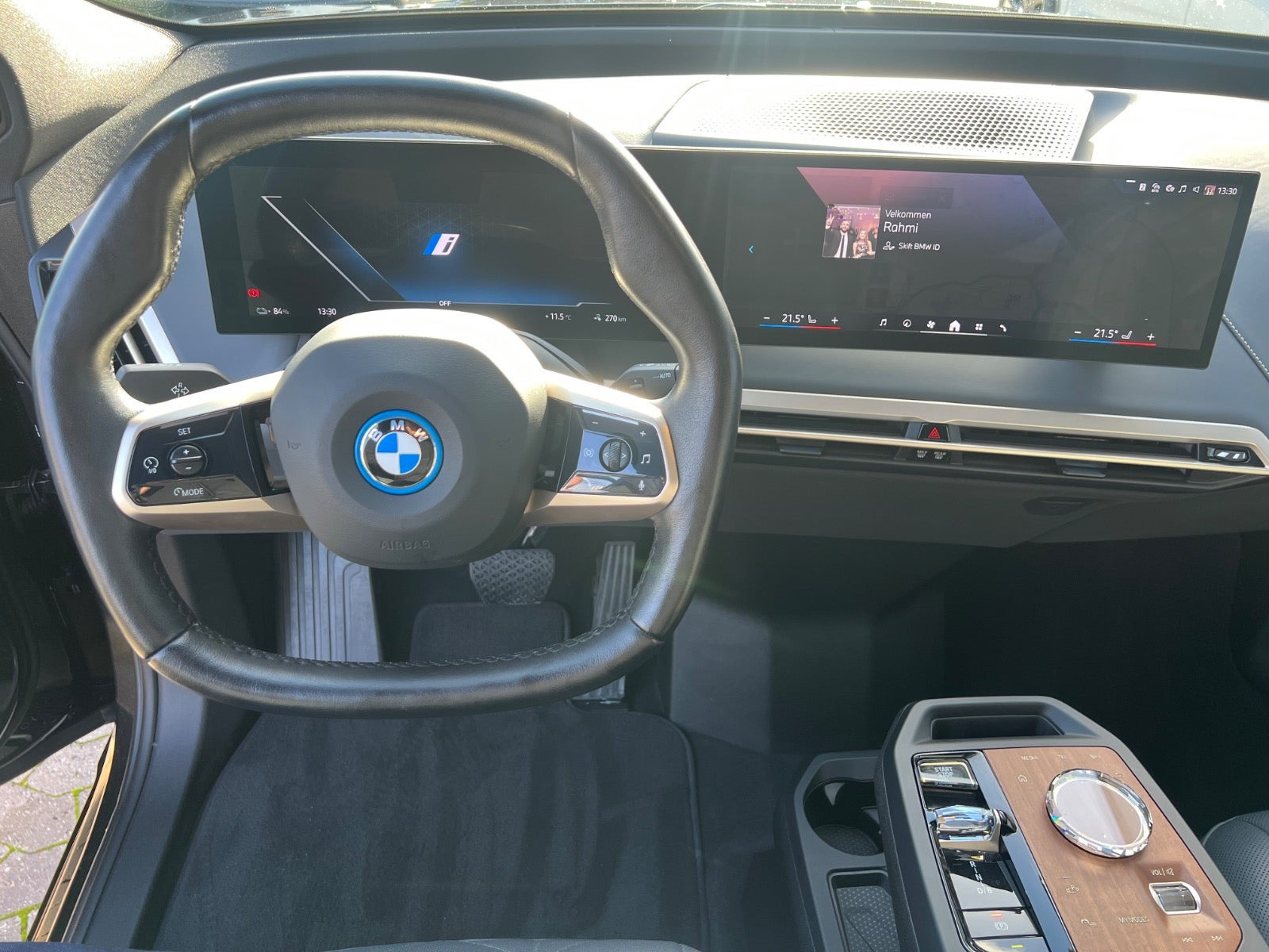 Sort BMW iX fra 2023