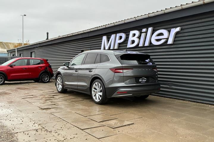 Grå Skoda Enyaq fra 2023
