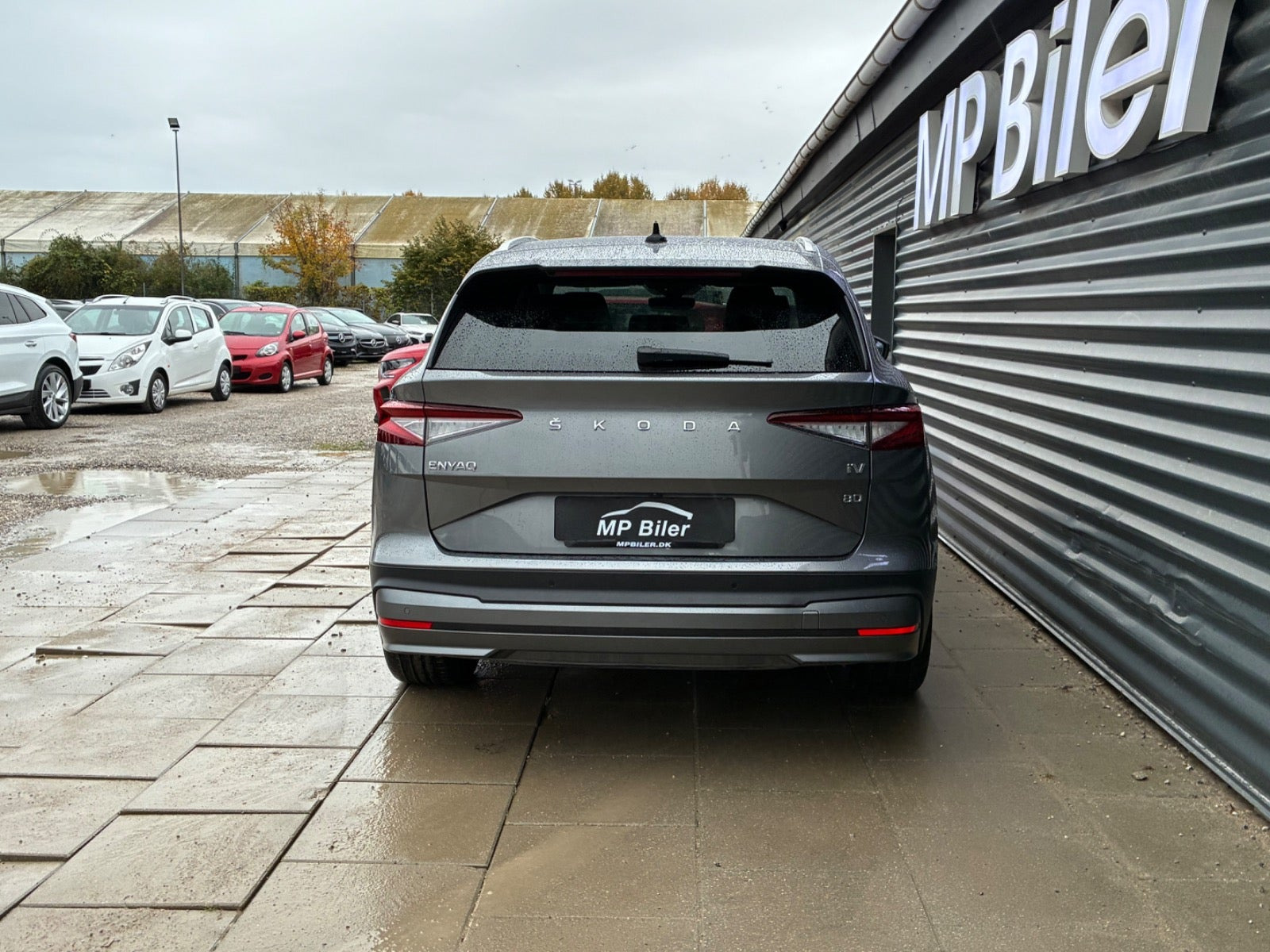 Grå Skoda Enyaq fra 2023