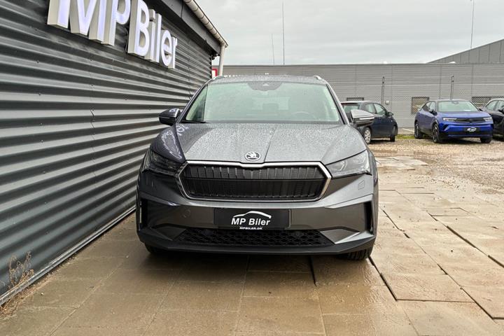 Grå Skoda Enyaq fra 2023