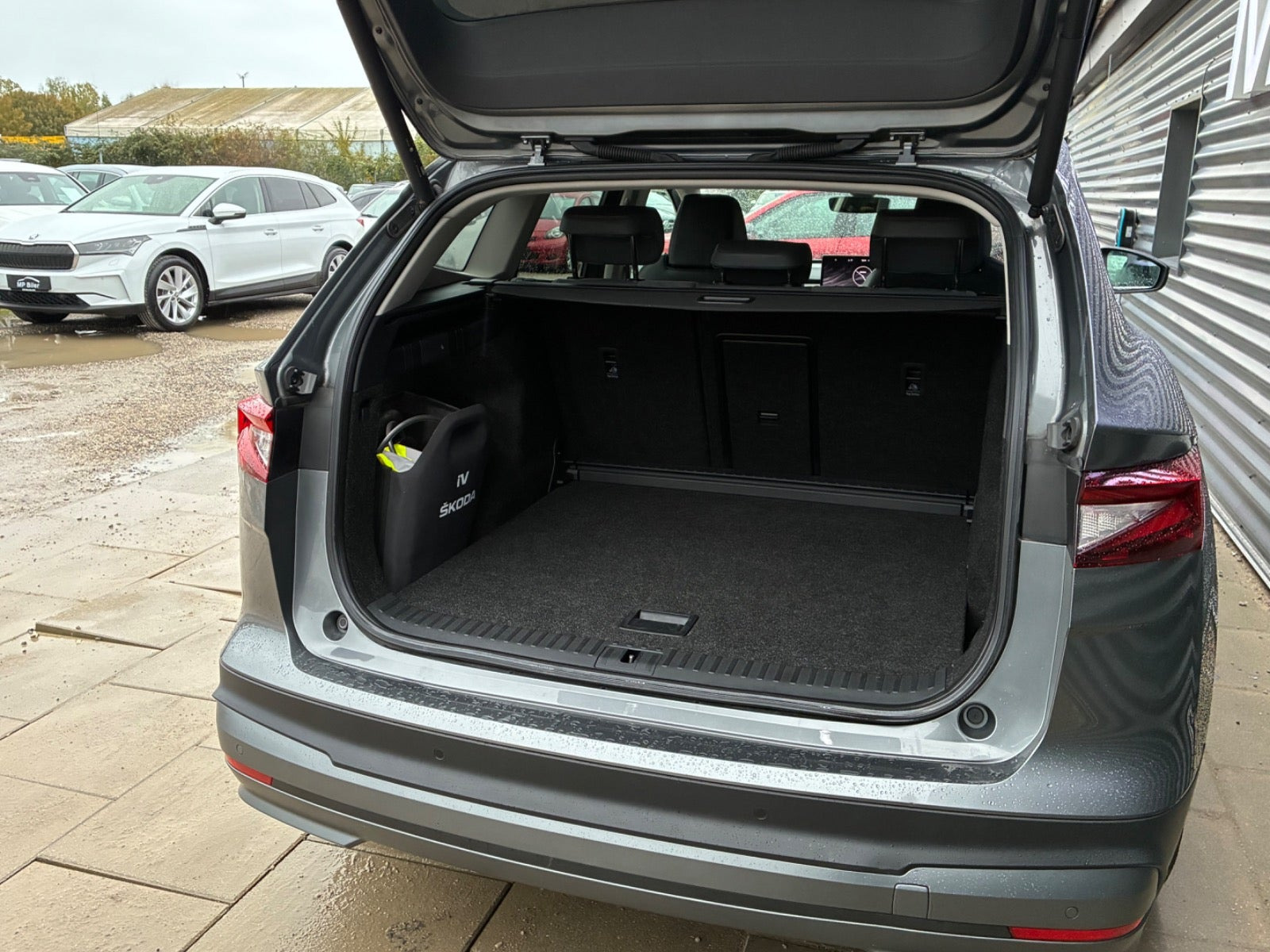 Grå Skoda Enyaq fra 2023