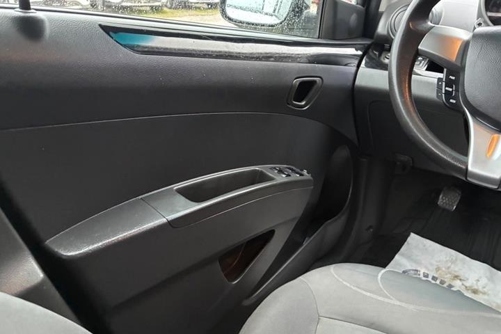 Hvid Chevrolet Spark fra 2011