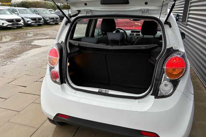 Hvid Chevrolet Spark fra 2011