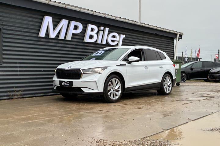 Hvid Skoda Enyaq fra 2023