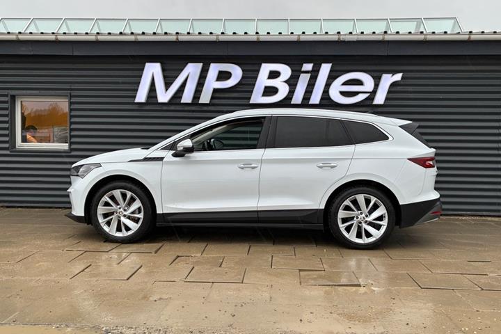 Hvid Skoda Enyaq fra 2023
