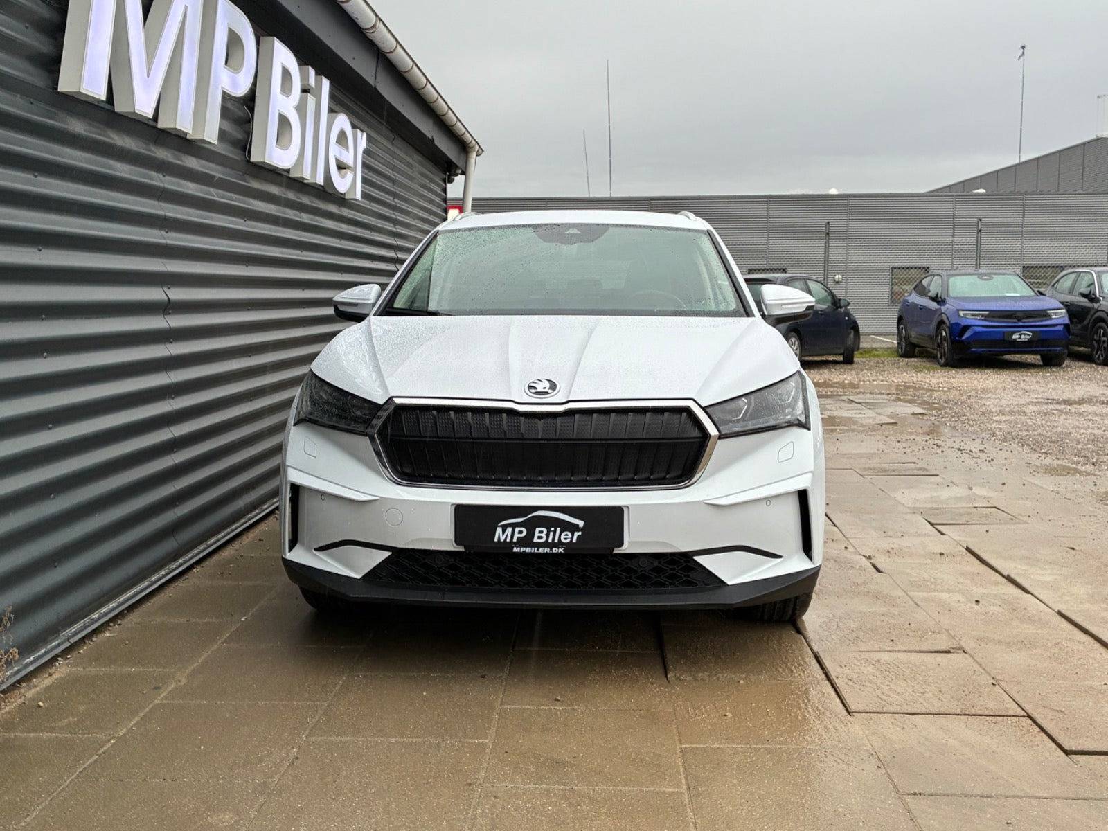 Hvid Skoda Enyaq fra 2023